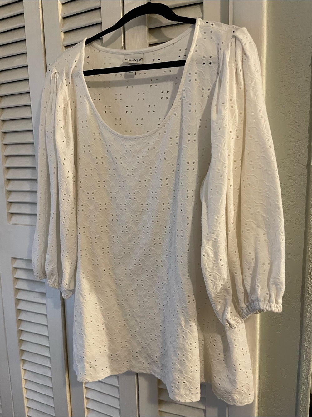 Ava & Viv 1x Eyelet Scoop Neck Puff Sleeve Top - White